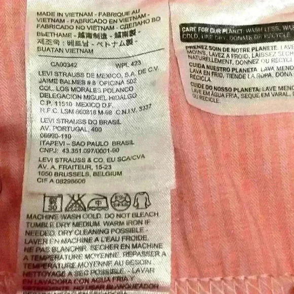 Levi's; 28 Demi Curve Jeans.  Modern Rise/Skinny/Riveted.  Leather patch small E - Picture 5 of 6